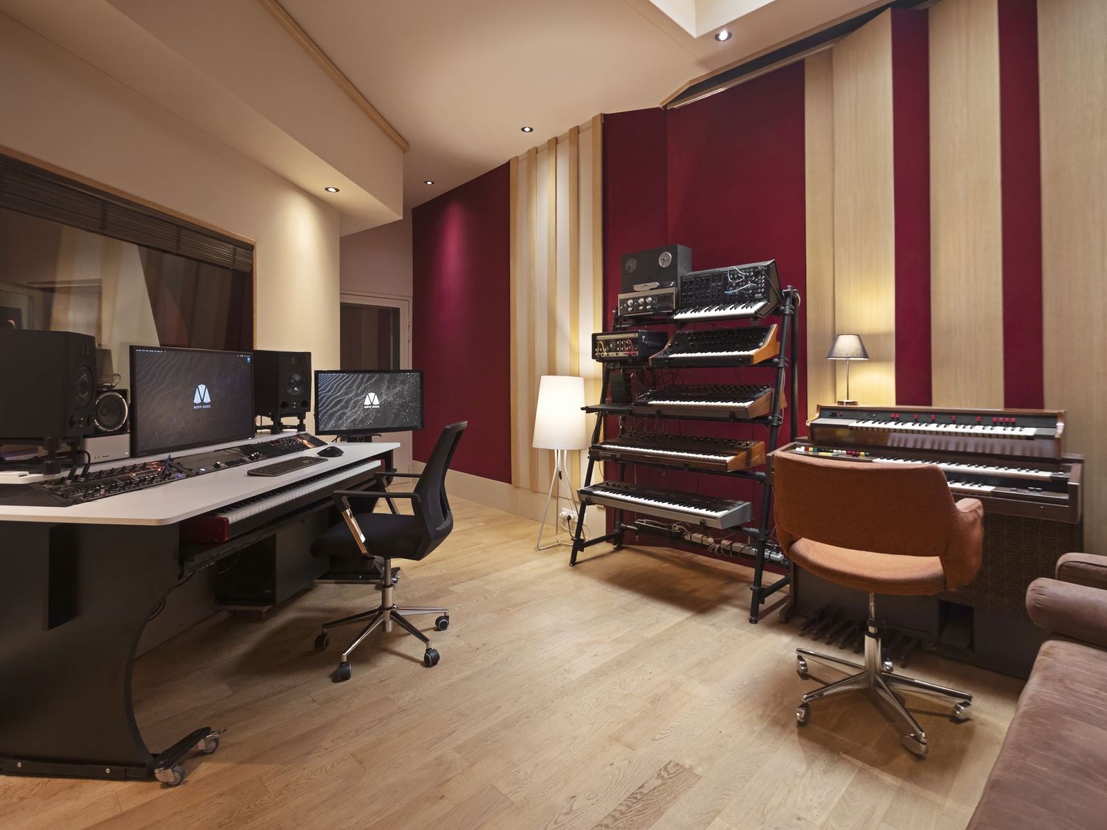 Le Studio B, ses claviers et sa lumière naturelle